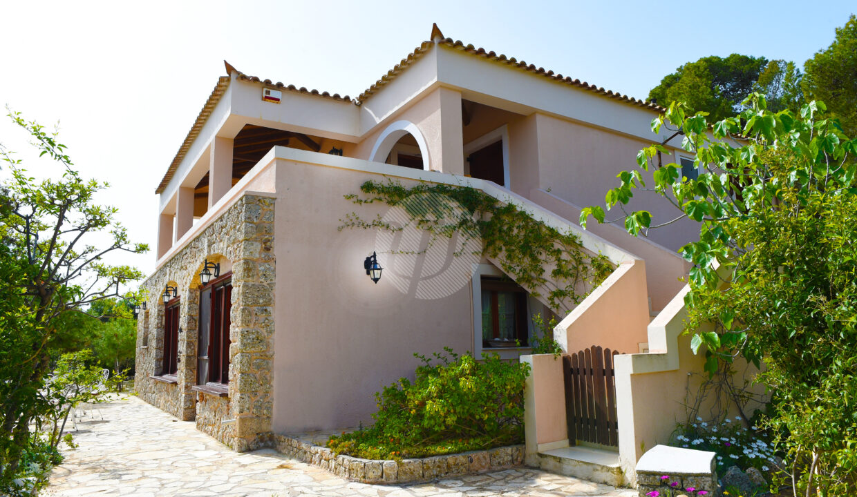 for_sale_house_210_sqm_6_bedrooms_sea_view_porto_heli_greece (4)