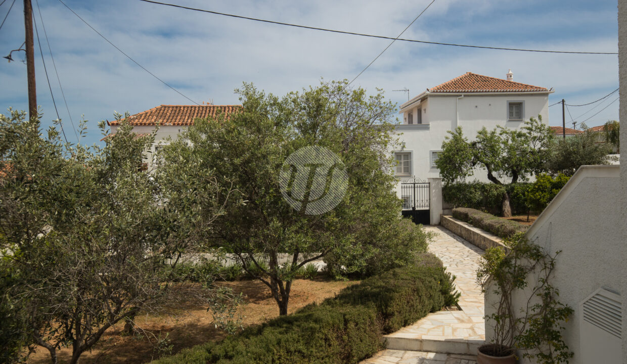 HOUSE OF 184 SQ.M (2)